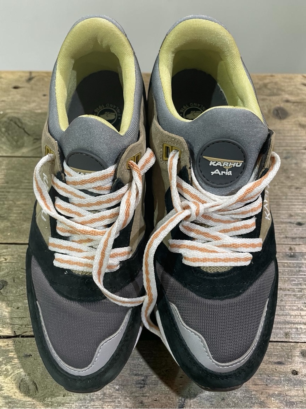 Karhu Aria Unisex Gray/Black Sneakers with Cream/Yellow Men’s 5, Women’s 6.5